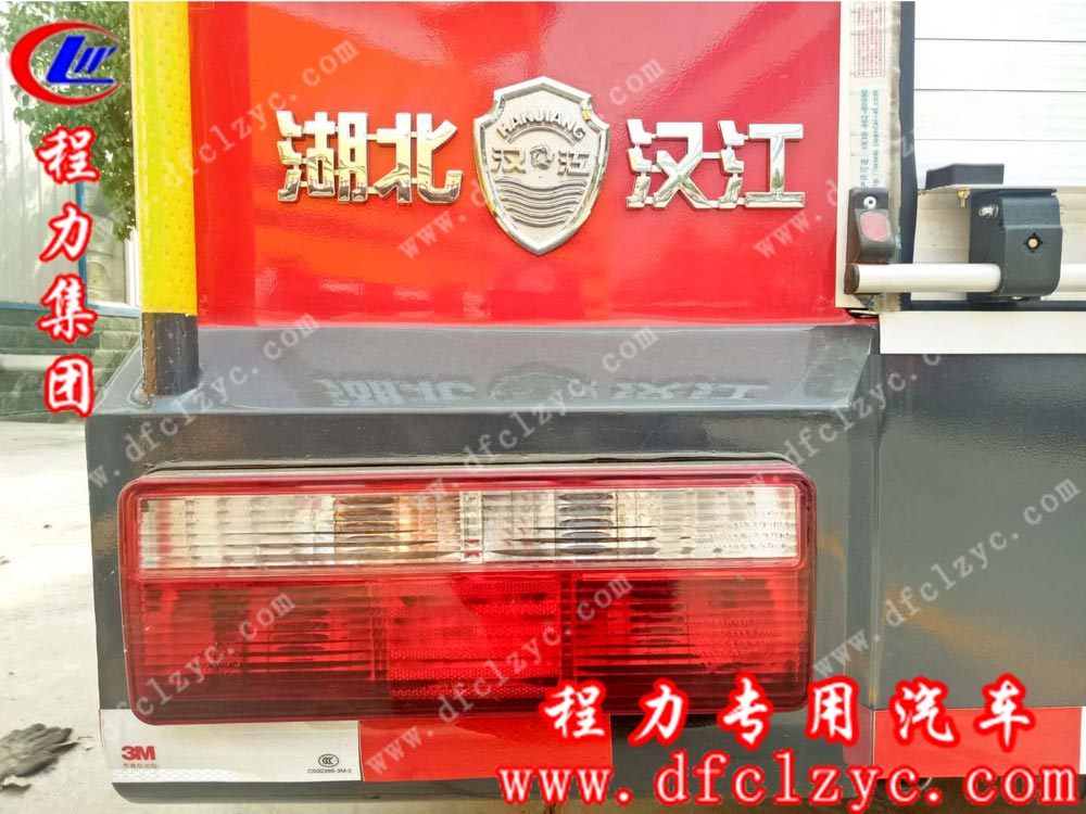 東風小多利卡水罐消防車（國五）外觀細節(jié)圖