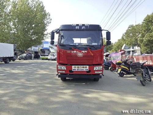 程力集團(tuán)解放J6平板運(yùn)輸車